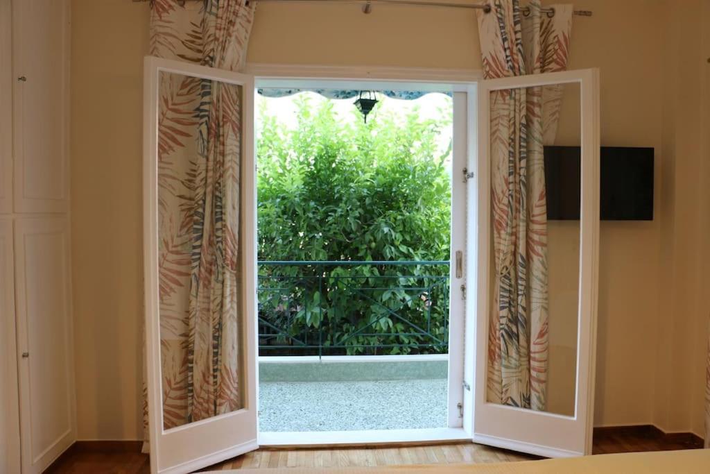 Glyfada Path Of Poets Apartment Athens